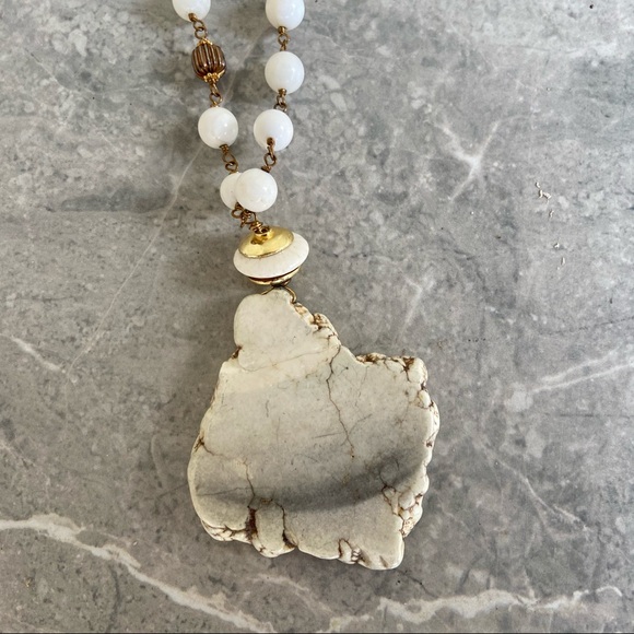 White and Gold Large Stone Necklace - Picture 5 of 10